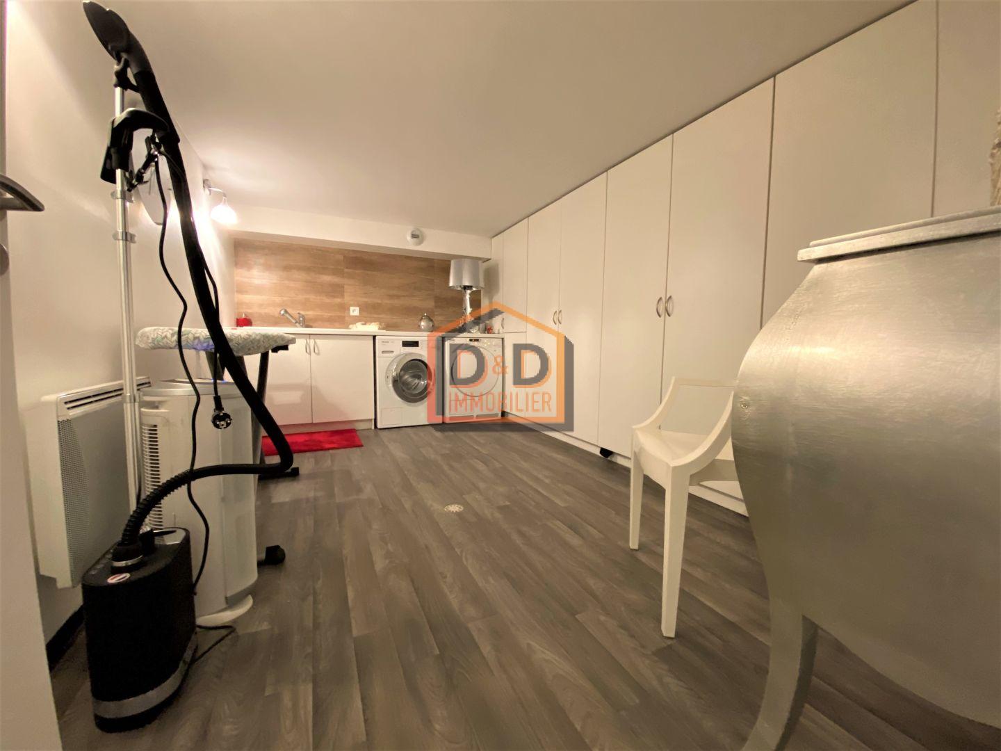 Maison à mondorff, 200 m², 4 chambres, 2 salles de bain, 2 garages, 922 000 €