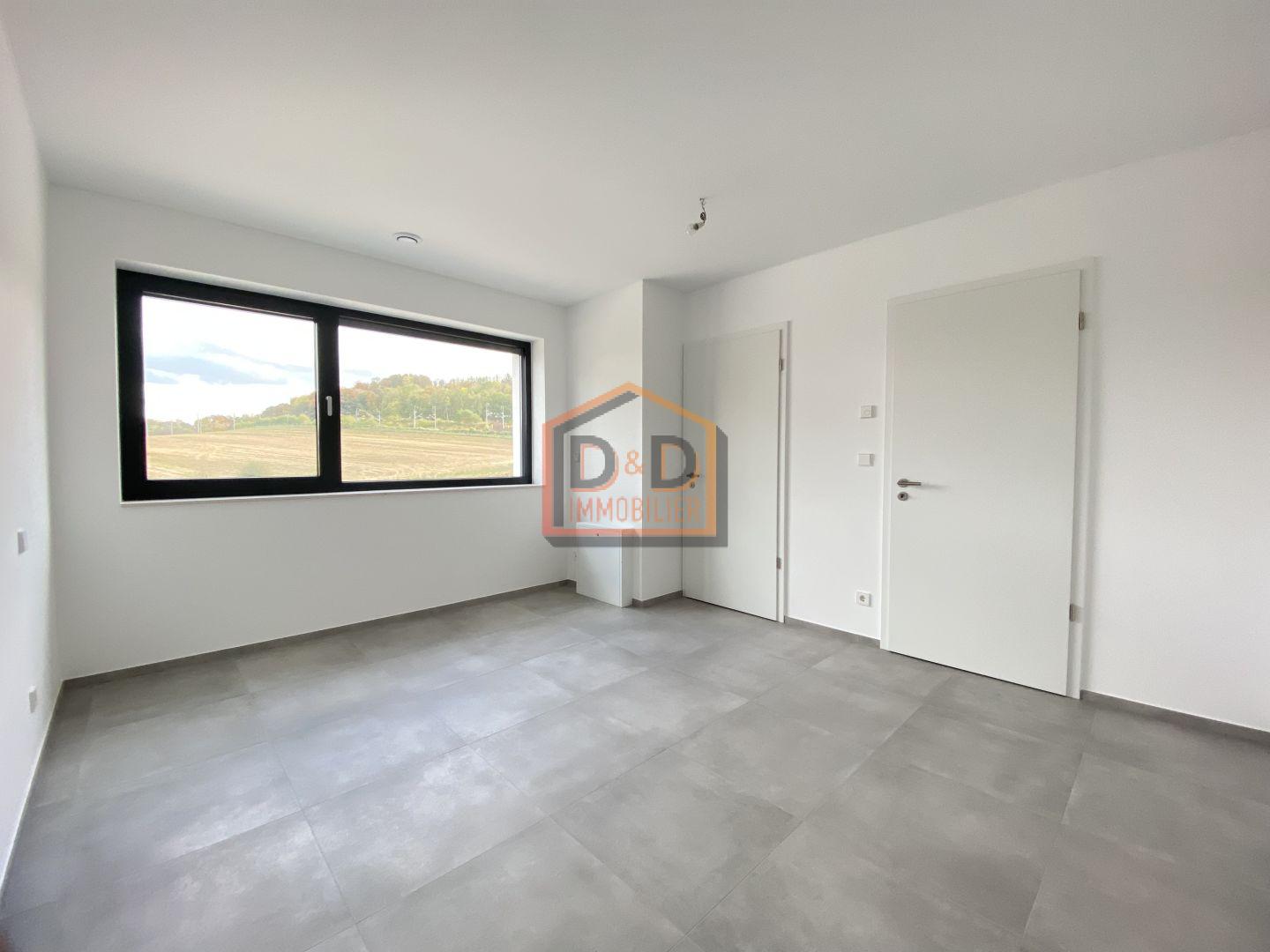 Maison à Differdange, 170 m², 3 chambres, 1 salle de bain, 2 garages, 2 700 €/mois