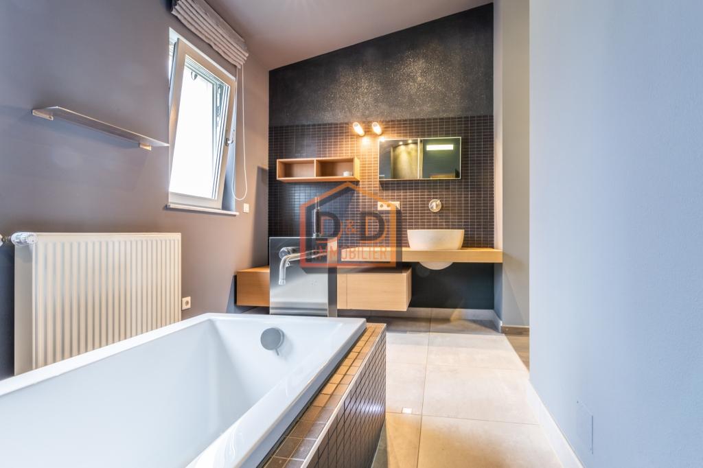 Maison à Bertrange, 160 m², 2 chambres, 2 salles de bain, 1 garage, 3 000 €/mois
