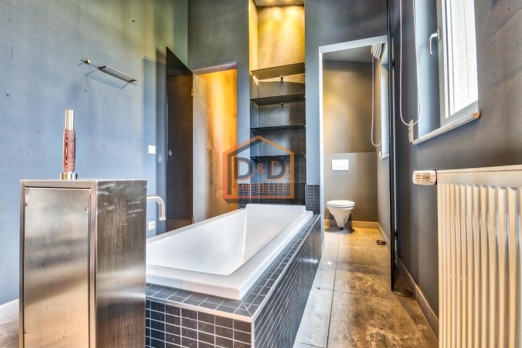 Maison à Bertrange, 160 m², 2 chambres, 2 salles de bain, 1 garage, 3 000 €/mois